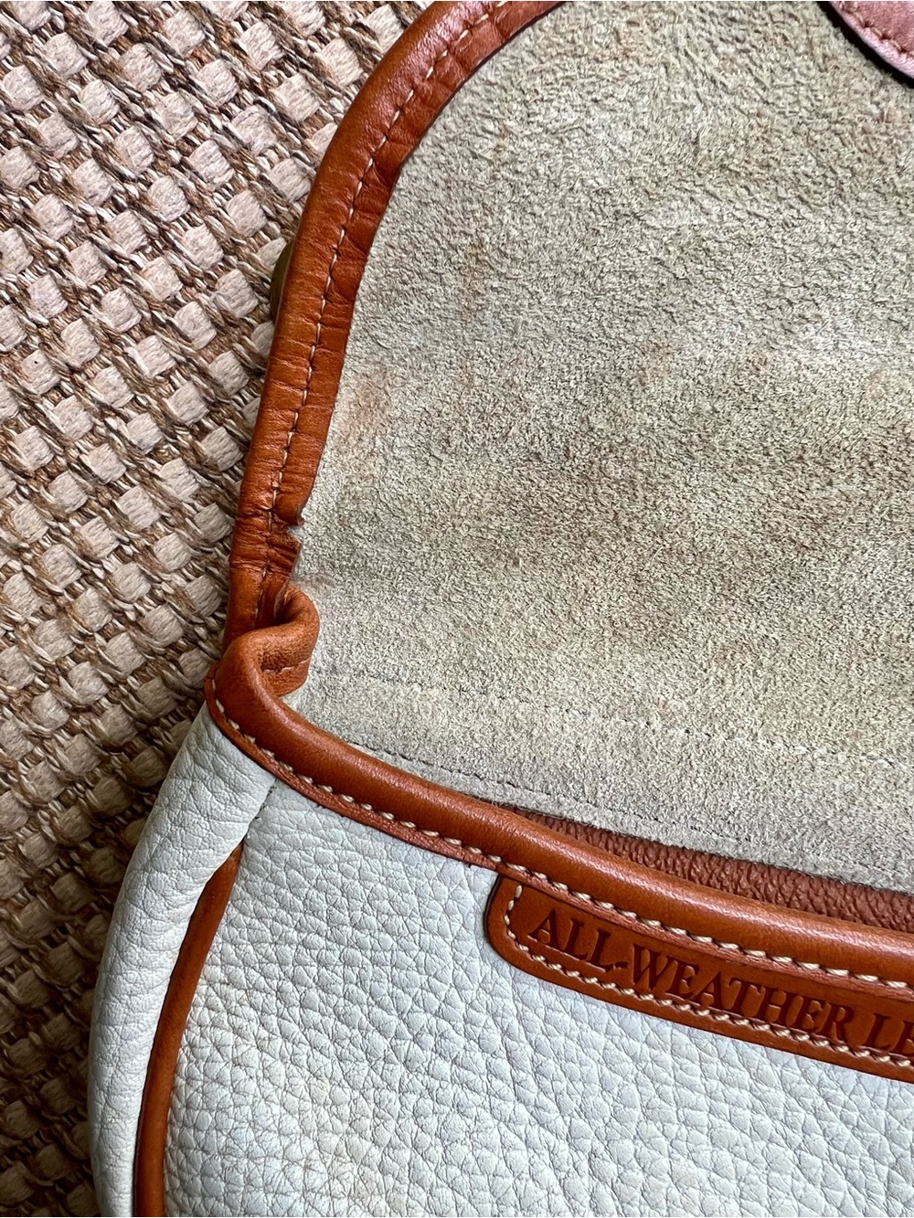 🦆Vintage Dooney & Bourke USA Mini All-Weather Leather White Tan Crossbody Bag - Picture 8 of 9